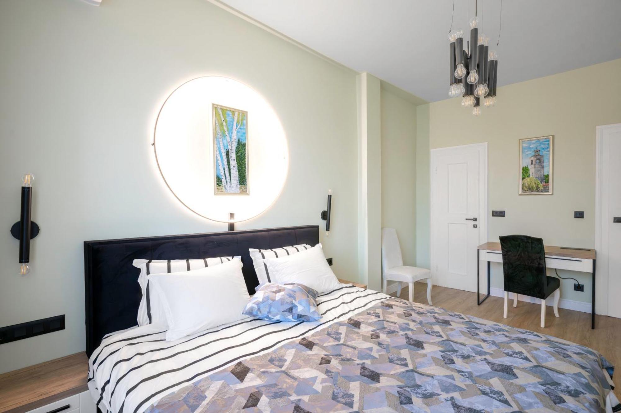 Urban Charm & Comfort - Chic 2Bd In Prime Location By Flat Mаnager София Экстерьер фото